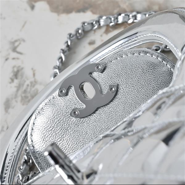 2026127215359637 620